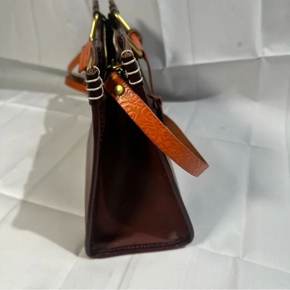 Old Trend Camden Convertible Medium Tote In Brown 100% Cowhide Leather MSRP $218 - Picture 5 of 16